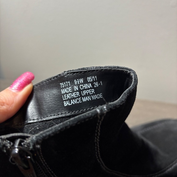 Clarks Black Suede Booties Size 9.5W - Picture 7 of 8